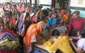 Clinics and public hospitals in India are very crowded.